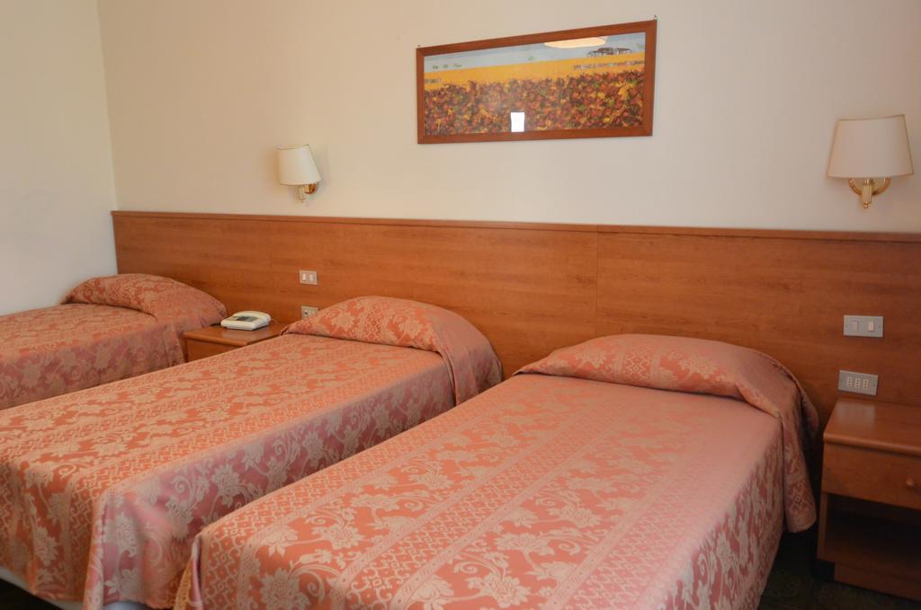 Hotel Rosengarten ปาเวีย ภายนอก รูปภาพ