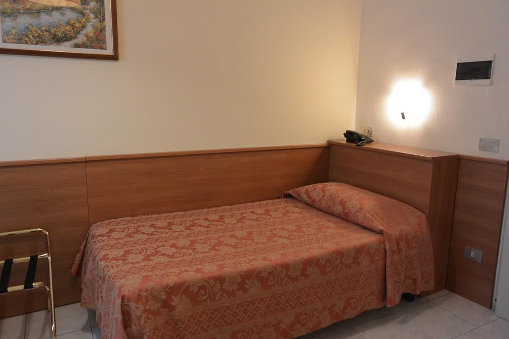 Hotel Rosengarten ปาเวีย ภายนอก รูปภาพ